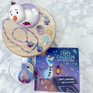 ☃️Olaf’s Frozen Lot | jewelry, Elsa hair clip, light-up book, stuffy, headphones